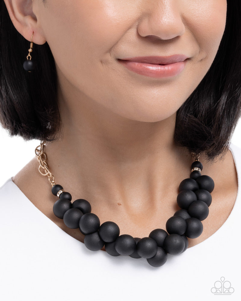Clustered Court - Black