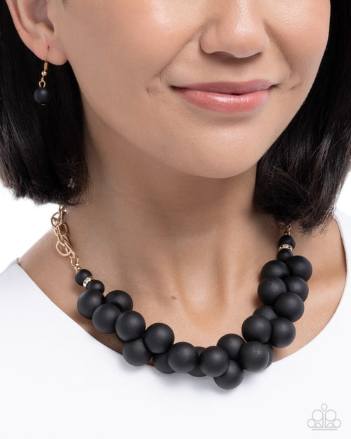 Clustered Court - Black